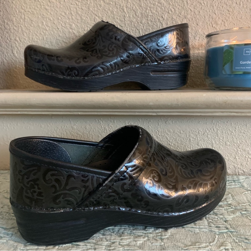 Classic Dansko Black leather clogs size 8.5